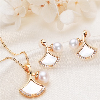 Pearl Necklace